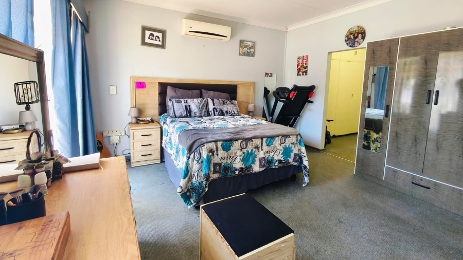 4 Bedroom Property for Sale in Miederpark North West